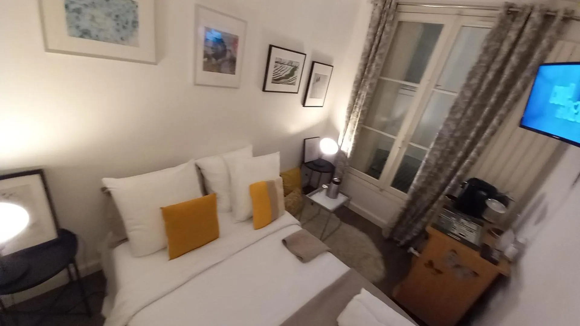 1 Minute Gare Montparnasse , Center, Awsome Place, Close To Eiffel Tour And Louvre Meusm , Front Metro Apartment Paris