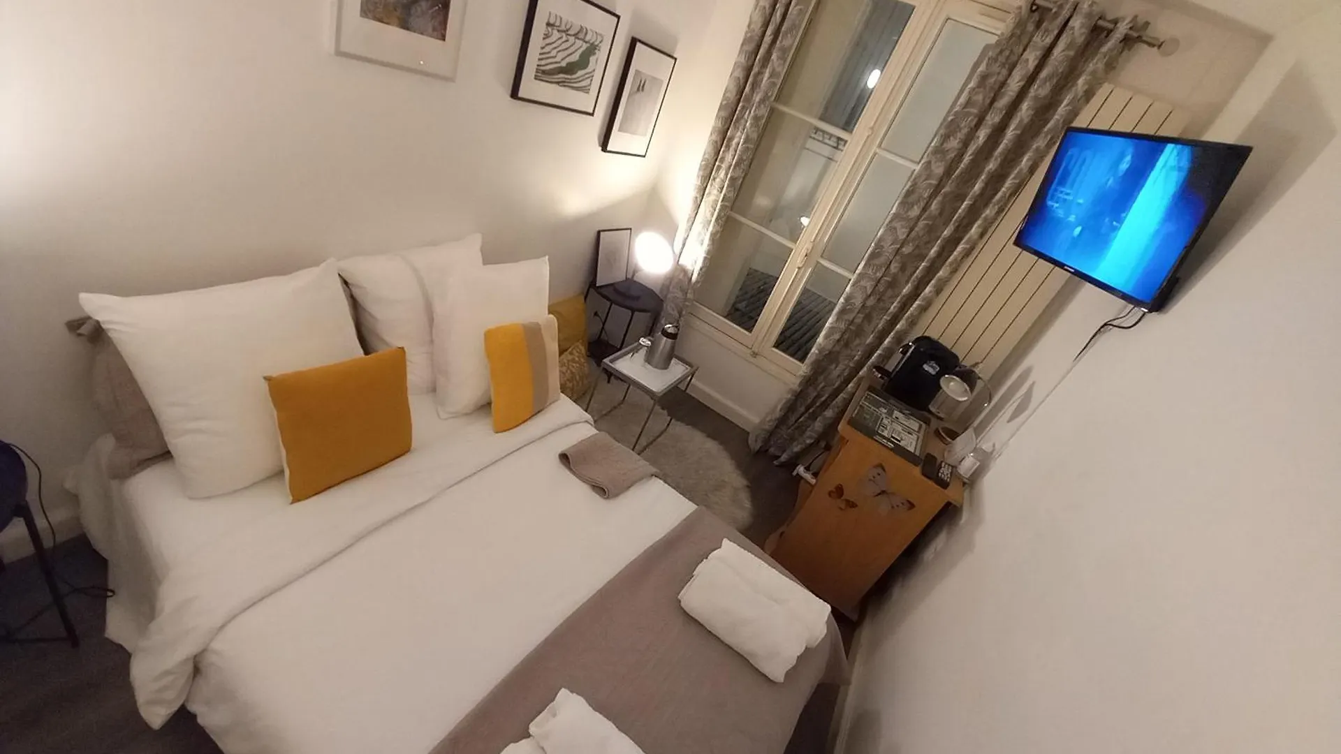 1 Minute Gare Montparnasse , Center, Awsome Place, Close To Eiffel Tour And Louvre Meusm , Front Metro Apartment Paris