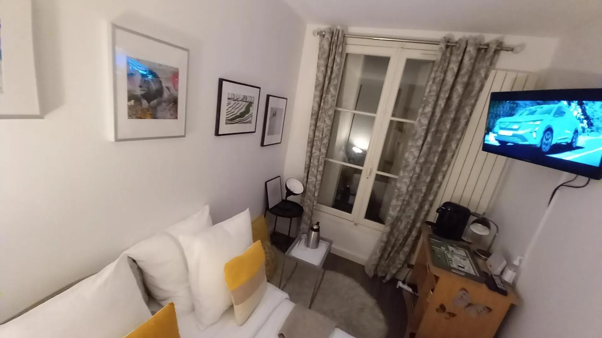 1 Minute Gare Montparnasse , Center, Awsome Place, Close To Eiffel Tour And Louvre Meusm , Front Metro Apartment Paris 0*,