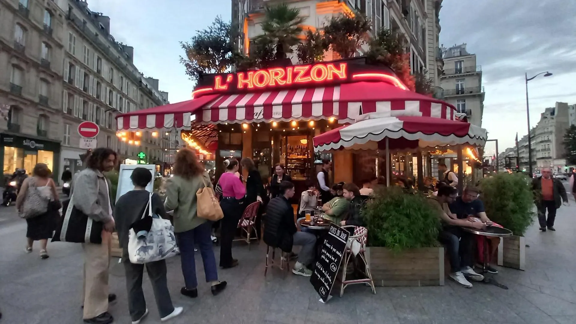 1 Minute Gare Montparnasse , Center, Awsome Place, Close To Eiffel Tour And Louvre Meusm , Front Metro Apartment Paris 0*,