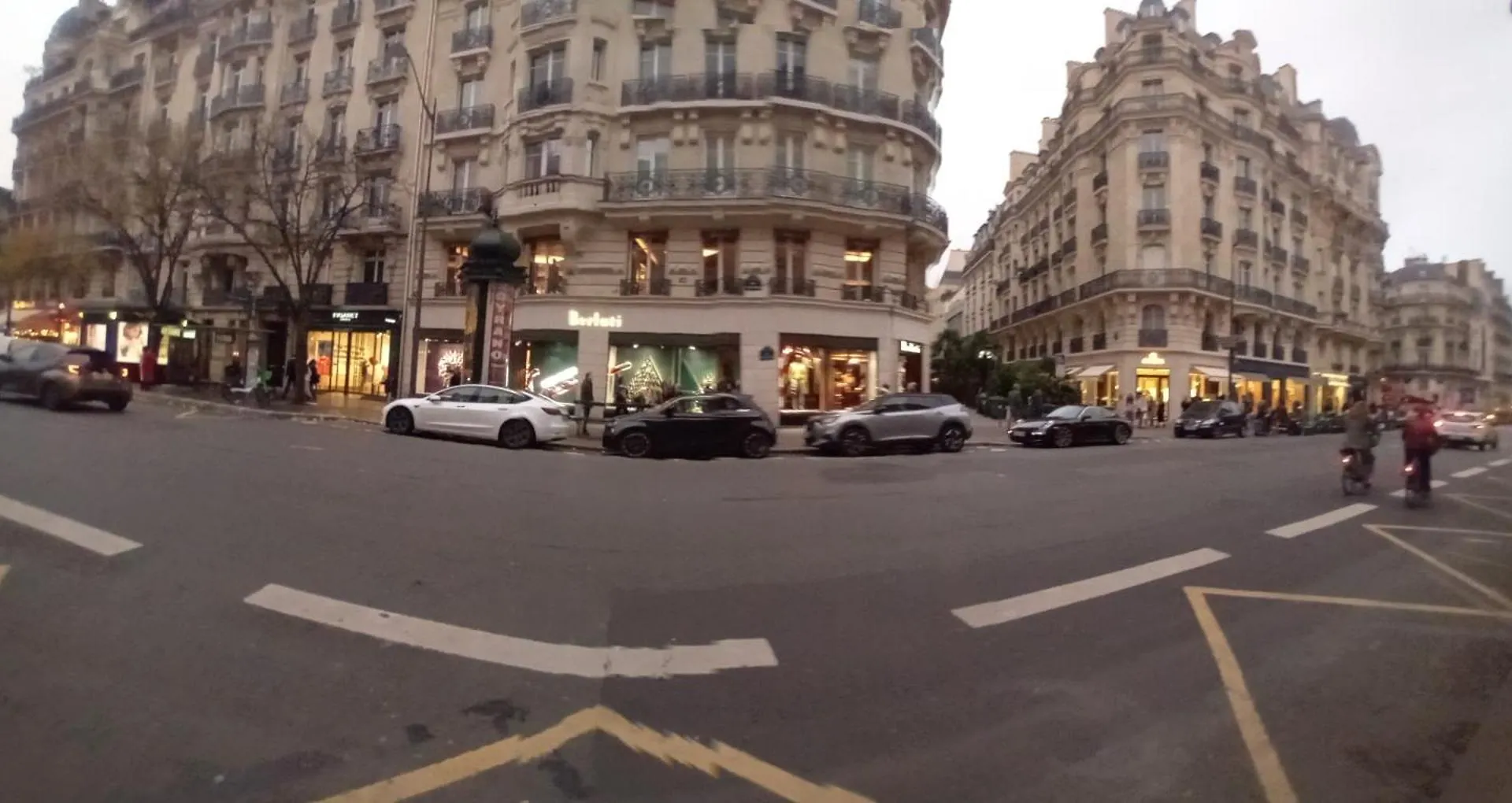 1 Minute Gare Montparnasse , Center, Awsome Place, Close To Eiffel Tour And Louvre Meusm , Front Metro Apartment Paris