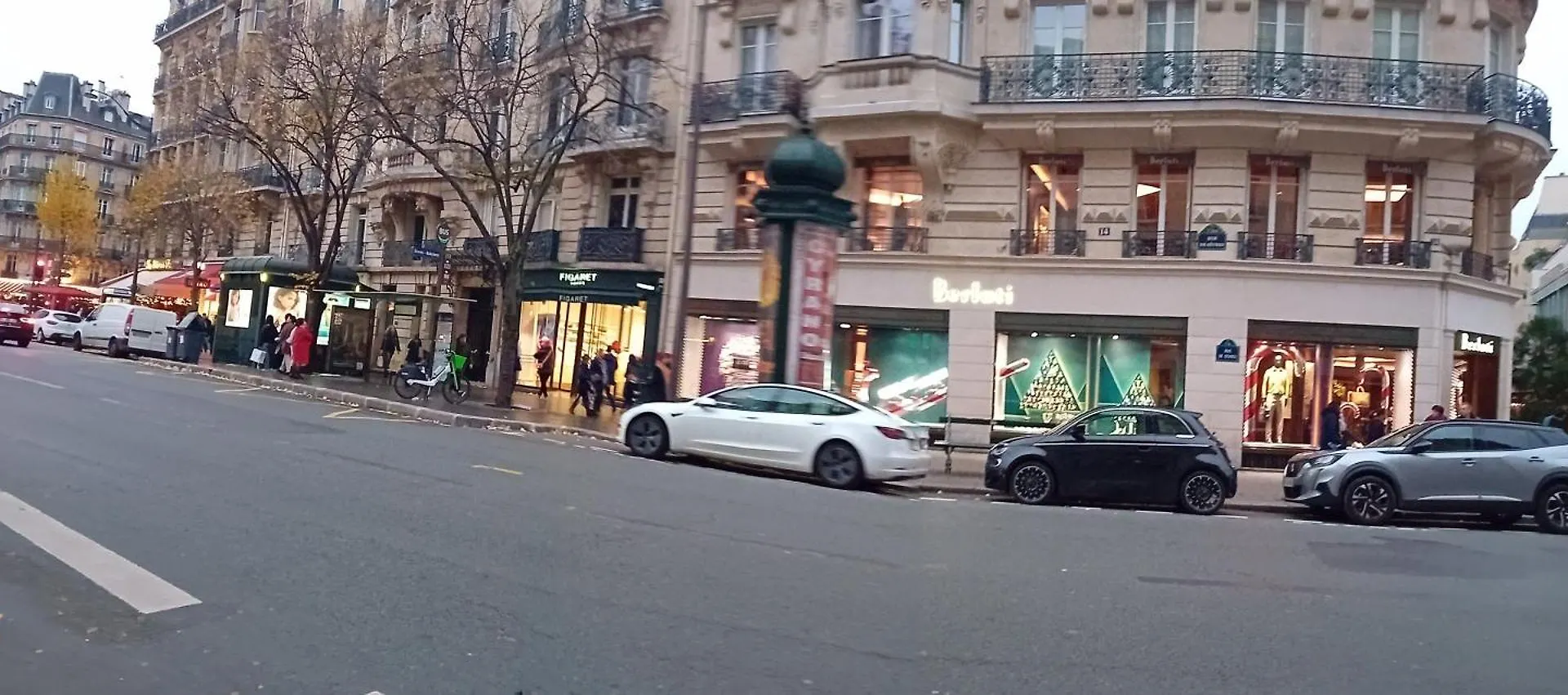 1 Minute Gare Montparnasse , Center, Awsome Place, Close To Eiffel Tour And Louvre Meusm , Front Metro Apartment Paris