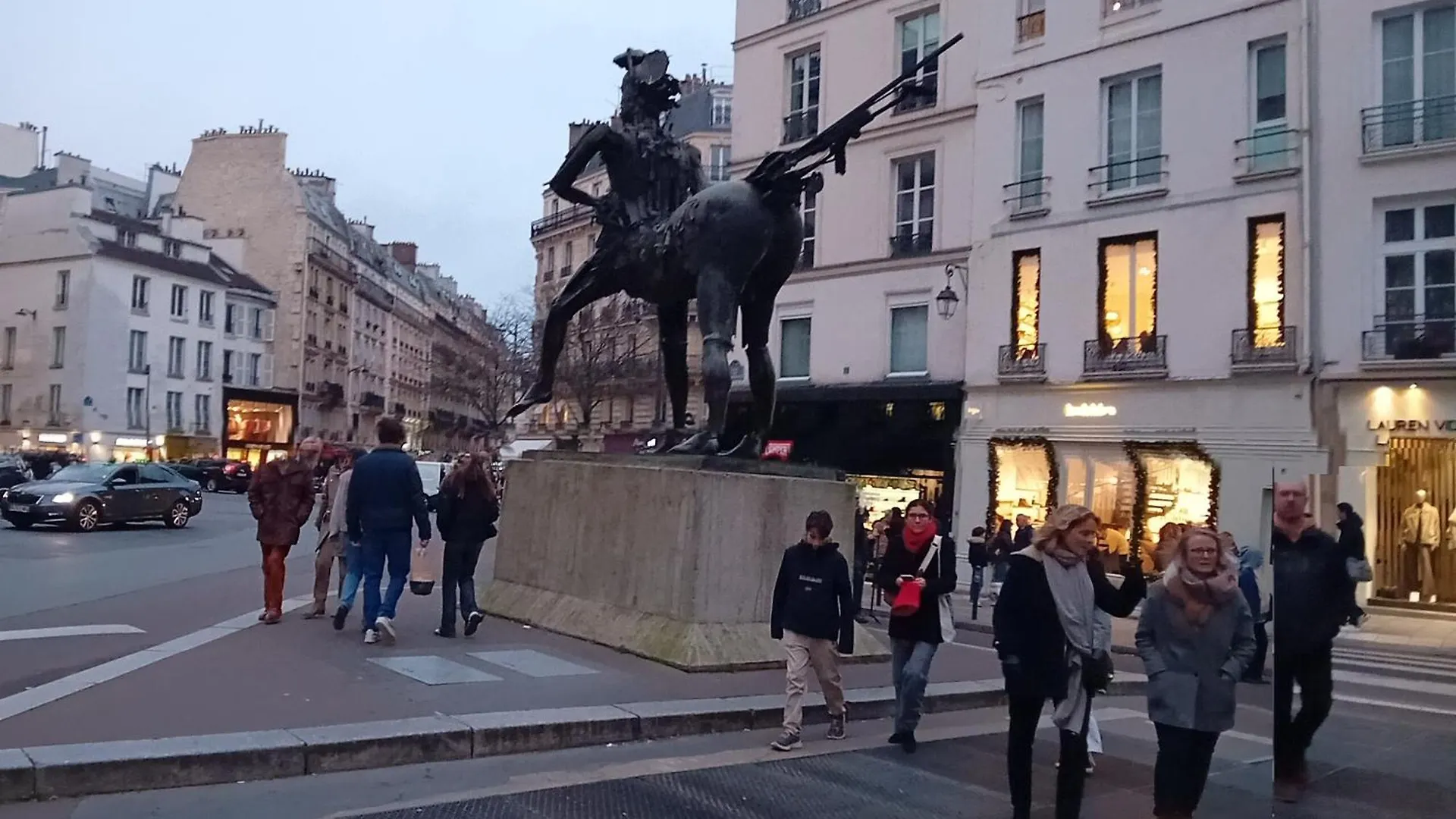 1 Minute Gare Montparnasse , Center, Awsome Place, Close To Eiffel Tour And Louvre Meusm , Front Metro Apartment Paris