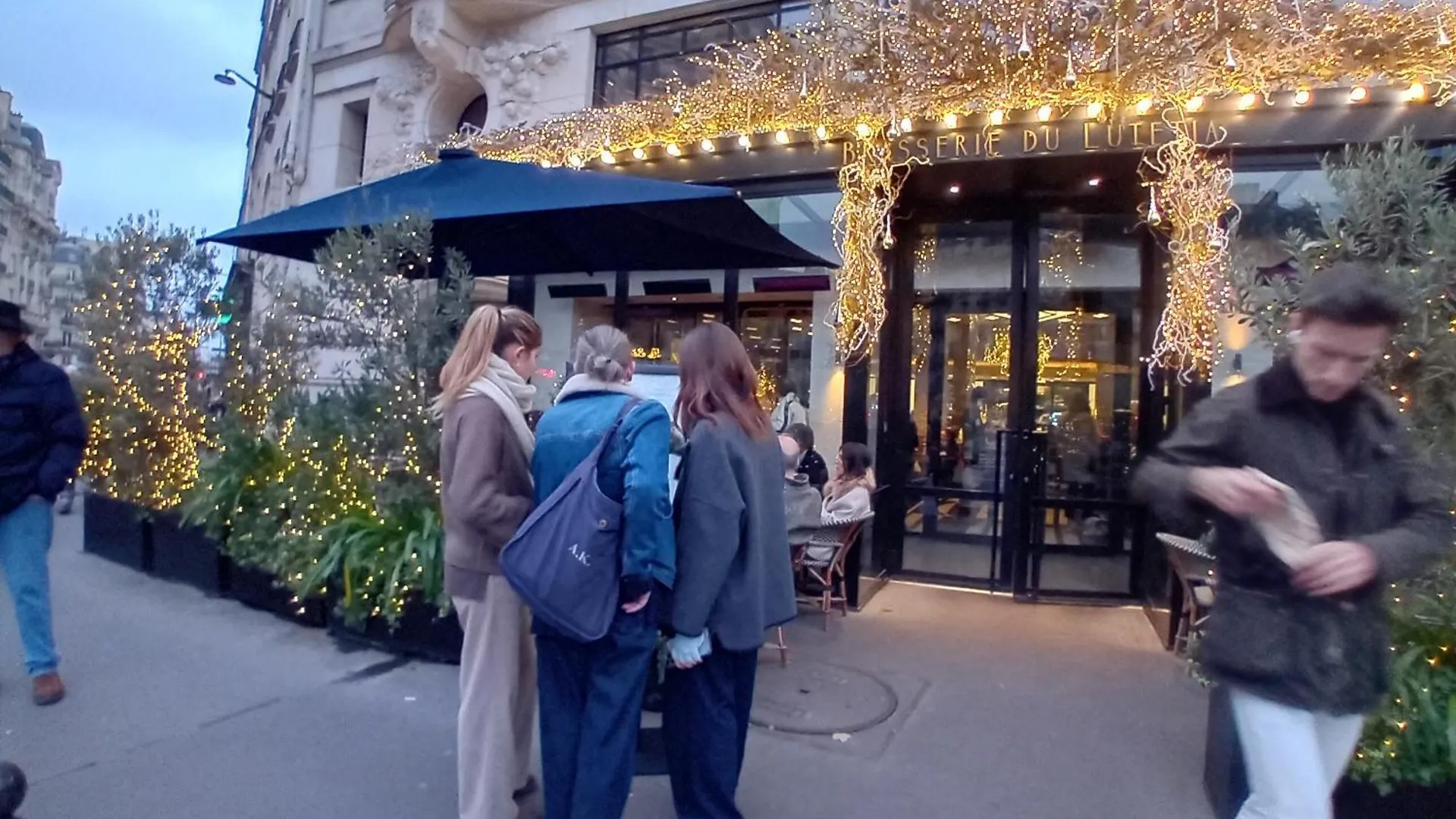 1 Minute Gare Montparnasse , Center, Awsome Place, Close To Eiffel Tour And Louvre Meusm , Front Metro Apartment Paris