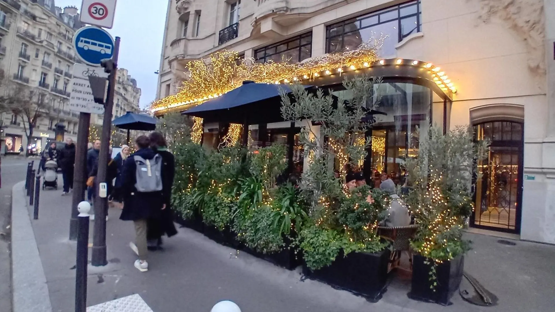 1 Minute Gare Montparnasse , Center, Awsome Place, Close To Eiffel Tour And Louvre Meusm , Front Metro Apartment Paris France
